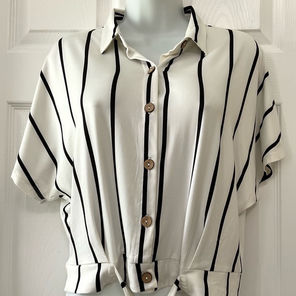 Sweet Rain Tops - White Striped Cropped Top
